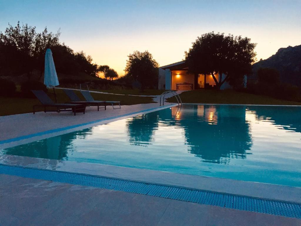 Villa Alba Esclusiva Villa Con Piscina A Sfioro E Vista Mozzafiato Sul Mare Cugnana Exterior photo